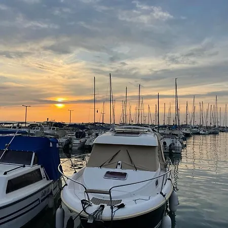 아파트 Capodistria Apartment *