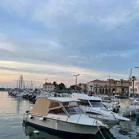 아파트 Capodistria Apartment 코페르